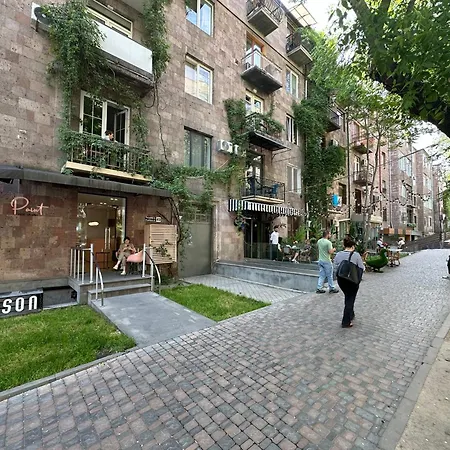 Cozy Place In The Heart Of The City Yerevan Exterior photo